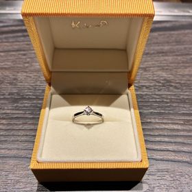 【ケイウノ ブライダル(K.UNO BRIDAL)の口コミ】 シンプルなデザインで普段使いも可能だと思います。何歳になってもつけら…