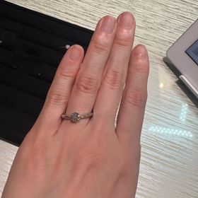 【TRECENTI(トレセンテ)】の口コミ シンプルな一粒ダイヤが欲しくてこの形にしました。ダイヤがより際立つよう...