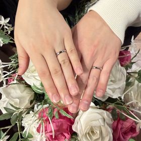 【TANZO.(鍛造指輪)の口コミ】 シンプルで王道なキラキラと輝いた結婚指輪を購入しました。仕事柄、手を…