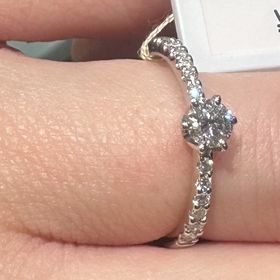 【モニッケンダム(MONNICKENDAM)】の口コミ 一周全面キラキラ輝く、婚約指輪を試着させていただきました。なんといって...