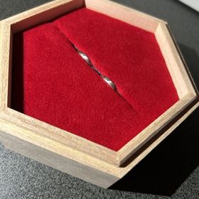 【出雲縁(いずもえん)の口コミ】 内側にイニシャルと結婚記念日をいれていることや2人で手作りした指輪にな…