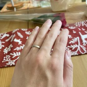 【銀座ダイヤモンドシライシの口コミ】 結婚指輪を選ぶ際、派手な装飾があるものよりも「仕事でもプライベートで…