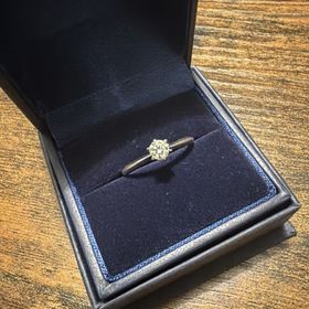 【銀座ダイヤモンドシライシの口コミ】 主張しすぎない大きさのカラットにする代わりに、カラーやクラリティにこ…