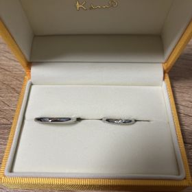 【ケイウノ ブライダル(K.UNO BRIDAL)の口コミ】 シンプルで飽きのこないデザイン。内側に丸みがあるので、つけ外しがしや…