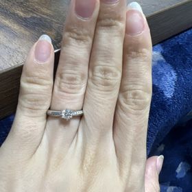 【銀座ダイヤモンドシライシの口コミ】 セットリングの中で1番可愛いかった！
また付け心地が指の輪郭に沿ってい…