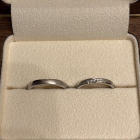 【TANZO.(鍛造指輪)の口コミ】 私は華やかさを出すためにスターダストを入れ、旦那はシンプルなマット加…