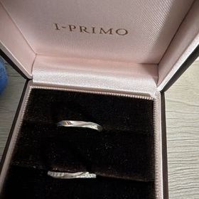 【アイプリモ(I-PRIMO)】の口コミ ペア感が出る指輪です。指輪をつける角度によって、ダイヤを見せたり見せな...