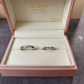 【ケイウノ ブライダル(K.UNO BRIDAL)の口コミ】 奥さんの婚約指輪と重ね付けした時に、リングのウェーブに沿って婚約指輪…