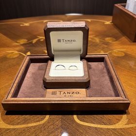 【TANZO.(鍛造指輪)の口コミ】 2人で統一感のあるデザインにしたくて、ご相談しながら決定しました♪
シャ…