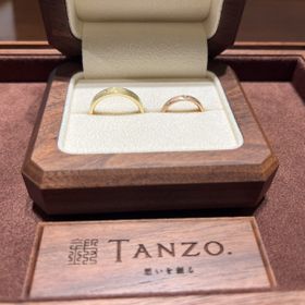 【TANZO.(鍛造指輪)の口コミ】 TANZO.の指輪を選ぶ時に、丁寧な接客を受けて購入を決めました。
アイスマ…