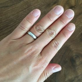 【ティファニー(Tiffany & Co.)の口コミ】 シンプルなかまぼこタイプの指輪を探していました。細すぎてしまうと、一…
