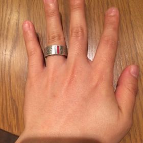 【グッチ(GUCCI)の口コミ】 人と同じにならない。

デザインリングなのでマリッジ用ではないのですが…