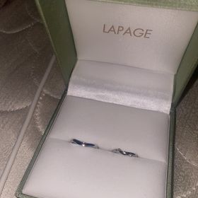 【BIJOUPIKO(ビジュピコ)の口コミ】 他にはない3つのダイヤモンドが散ってる形が可愛いです。王道の真ん中にあ…