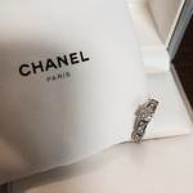 【シャネル(CHANEL)の口コミ】 いかにもなエンゲージリングではなく、普段からマリッジリングと重ねづけ…