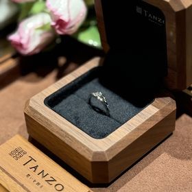 【TANZO.(鍛造指輪)の口コミ】 2人の大切な思い出の場所である東京国際フォーラムの建築的なフォルムを、…