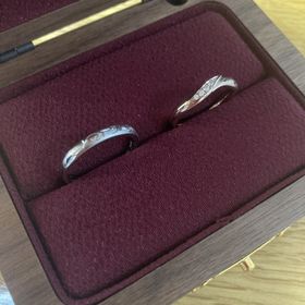 【MIORING(ミオリング)の口コミ】 手彫りの線が上品で高級感がある所が気に入りました。
シンプルすぎず、か…