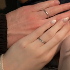 【銀座ダイヤモンドシライシの口コミ】 シンプルかつキラキラしている指輪を探していたところこちらのデザインに…