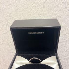 【エクセルコダイヤモンド(EXELCO DIAMOND)の口コミ】 ストレート形状なので、シンプルで悪目立ちしないデザインと感じ、仕事場…