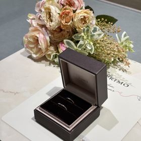 【アイプリモ(I-PRIMO)の口コミ】 シンプルですが、少しウェーブが入ったデザインです。素材はプラチナを選…