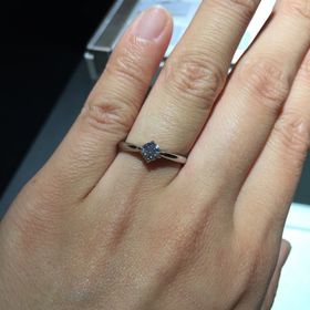 【アイプリモ(I-PRIMO)の口コミ】 デザインが豊富で、ショーケースから選ぶのが大変でした。私は結局、10点…