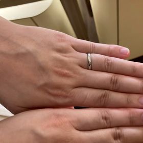 【カルティエ(Cartier)】の口コミ 指輪のデザイン
一つ大きめのダイヤがどんと付いています。リングはシルバ...