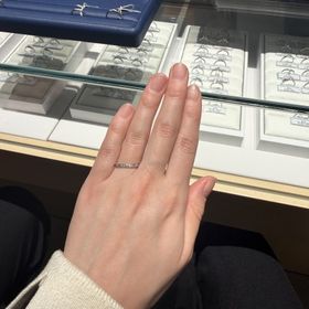 【銀座ダイヤモンドシライシの口コミ】 シンプルだけど上品で、毎日つけても飽きないデザインが魅力だと思いまし…