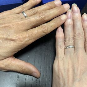 【ヴァンドーム青山(VENDOME AOYAMA)の口コミ】 今年の新作デザインで指を長く見える。主人はマット仕上げになっていてる…