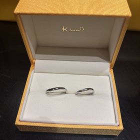 【ケイウノ ブライダル(K.UNO BRIDAL)の口コミ】 重ねるとハートになるデザインがとても可愛く、2本を合わせたときに特別感…