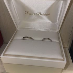 【PILOT BRIDAL(パイロットブライダル)】の口コミ 基本的なデザインはお互い揃えたかったですが、彼女側のリングにはやはりキ...