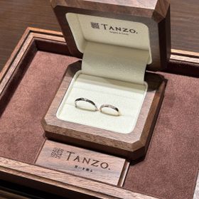 【TANZO.(鍛造指輪)の口コミ】 鋳造ではなく鍛造製法で耐久性が高いところ。また、耐久性だけではなく、…