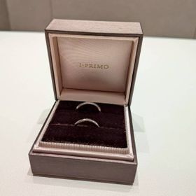 【アイプリモ(I-PRIMO)の口コミ】 あえてリングの中心ではなく、サイドにダイヤモンドがあしらわれており、…