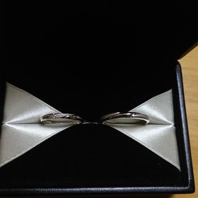 【エクセルコダイヤモンド(EXELCO DIAMOND)の口コミ】 婚約指輪との重ね付けや、これから年齢を重ねてもずっと付けることを考え…