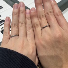 【ラザール ダイヤモンド(LAZARE DIAMOND)】の口コミ 無駄のないフォルムと繊細な輝きが、ラザールらしい上品さを感じさせる指輪...