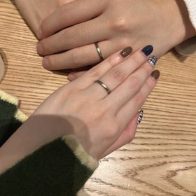【mina.jewelry(ミナジュエリー)の口コミ】 多面デザインとひねりを組み合わせました。
多面部分はシルク仕上げで、ヘ…