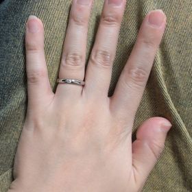 【アイプリモ(I-PRIMO)の口コミ】 つけ心地もなめらかで普段指輪をつけない私でも特に違和感を感じることな…