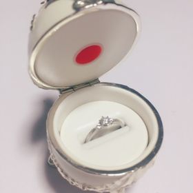 【Love Bond(ラブボンド)の口コミ】 シンプルだけど、リングの形がリボン状になっていてとてもお気に入りです…