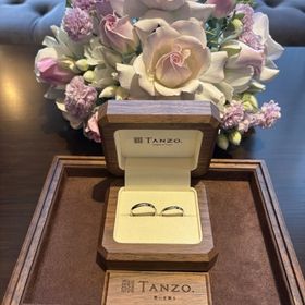 【TANZO.(鍛造指輪)の口コミ】 シンプルなデザインで飽きが来ないと思います。指輪がストレートではなく…