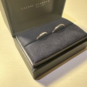 【ラザール ダイヤモンド(LAZARE DIAMOND)の口コミ】 飽きのこないシンプルなデザインを探していて、こちらの指輪に決めました…