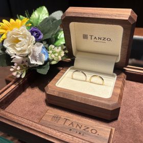 【TANZO.(鍛造指輪)の口コミ】 シンプルですが、中央のラインお挟んだ艶加工とマット加工の2種がアクセン…