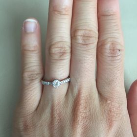 【ラザール ダイヤモンド(LAZARE DIAMOND)の口コミ】 とにかくダイヤがキレイです。カットが美しいため、実際のカラットよりも…