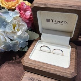 【TANZO.(鍛造指輪)の口コミ】 私はTANZO.にしかない「コーラルゴールド」の結婚指輪を選びました。肌な…