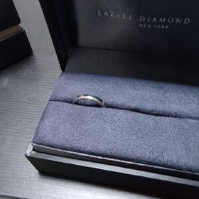 【ラザール ダイヤモンド(LAZARE DIAMOND)の口コミ】 長くつけるものなので、流行や年齢にに左右されないシンプルなデザインが…