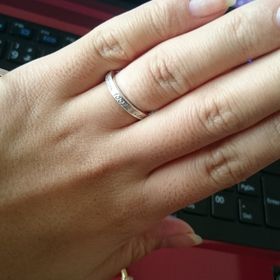 【ティファニー(Tiffany & Co.)の口コミ】 色んな指輪にも重ねてはめても相性がいい事。
また重ねてつけなくてもデザ…