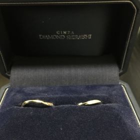 【銀座ダイヤモンドシライシの口コミ】 シンプルながらもおしゃれなデザインで良かったです。
普段から指輪自体を…