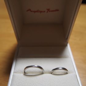 【アンジェリックフォセッテ(Angelique Fossette)の口コミ】 もともとあまり指輪をしない２人なので、日常的に身に着けていても指に負…