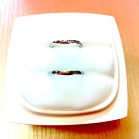 【俄(にわか)の口コミ】 私たち夫婦が理想としていた指輪として、
1.シンプルであること 2.長くつ…