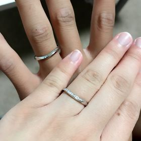 【4℃ BRIDAL(ヨンドシーブライダル)の口コミ】 シンプルで可愛いもので細いタイプの指輪を探していました。
この指輪はお…