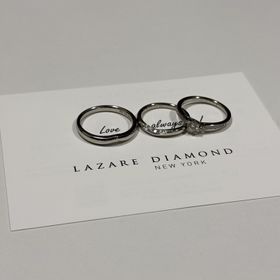 【ラザール ダイヤモンド(LAZARE DIAMOND)】の口コミ 真っ直ぐのデザインではなく、Vラインがついていて可愛いです‎^_^側面...