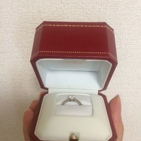 【カルティエ(Cartier)の口コミ】 彼がプロポーズの際サプライズで用意してくれていたのですが、ザ・婚約指…