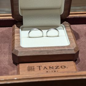 【TANZO.(鍛造指輪)の口コミ】 斜めヘアライン加工で、立体感の出る仕上がりとなってます。
また、鍛造製…